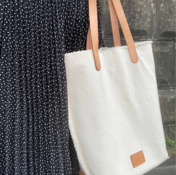 Hana canvas tote_STAFF REVIEW